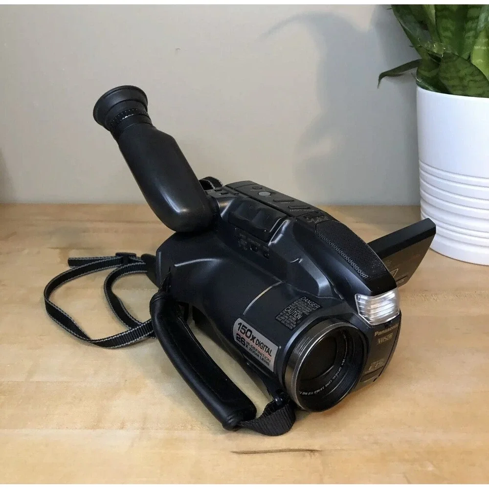 Panasonic Palmcorder PV-L559 VHS-C Camcorder Video Camera W/ Case, Battery